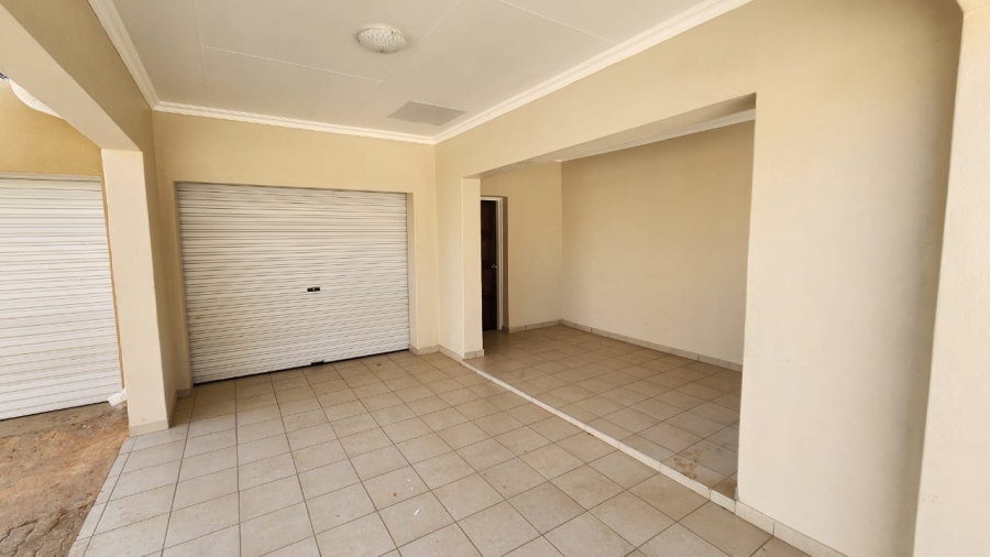 To Let 3 Bedroom Property for Rent in Flamwood North West